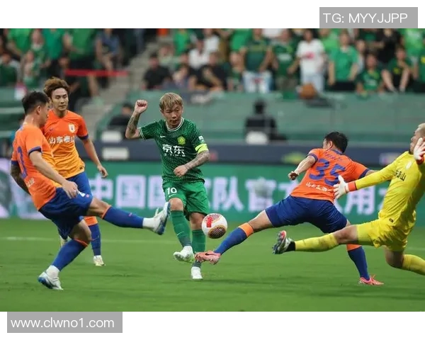 山东泰山迎战北京人和争夺联赛关键三分的激烈对决