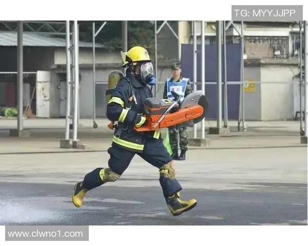 武汉消防支队足球比赛精彩直播展现团队精神与拼搏风采 武汉消防支队足球比赛精彩直播展现团队精神与拼搏风采